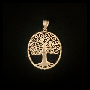 NWOT. 925 SS white gold plated 3D family 🌳 charm